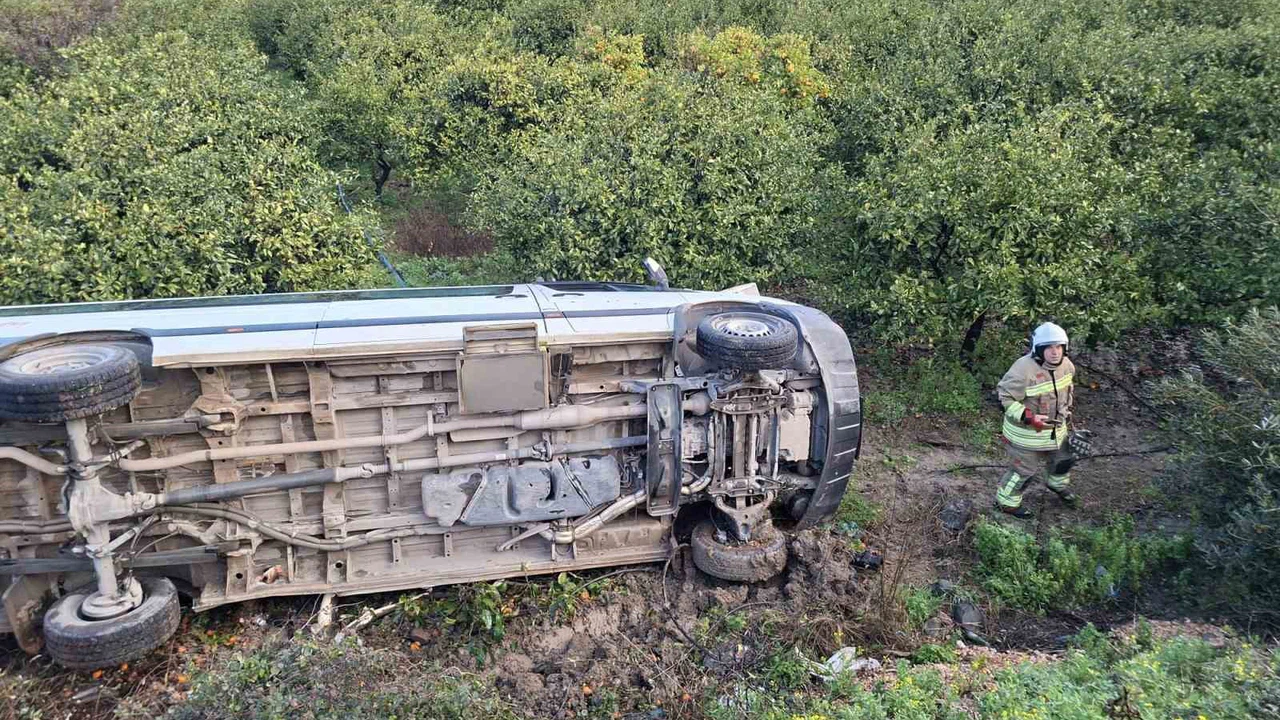 Hatay’da okul servisi narenciye bahçesine uçtu! Bir anlık kontrol kaybı, 9 can hastanede...