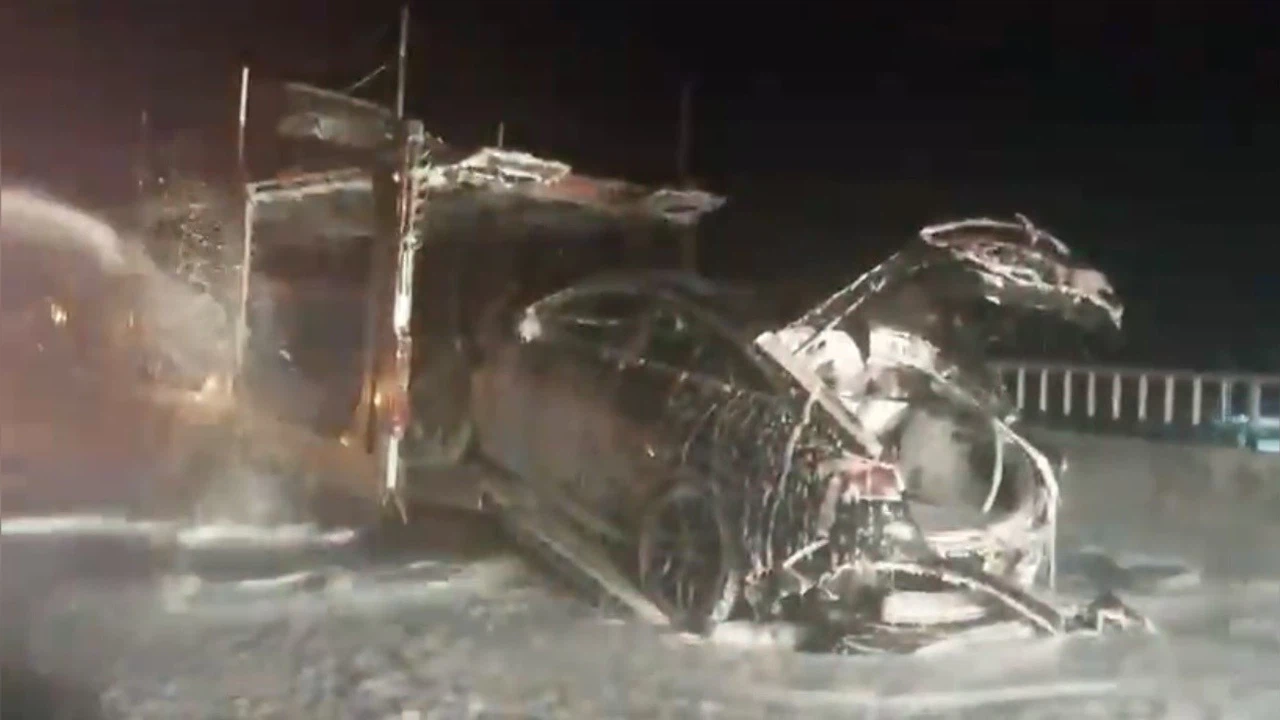 Osmaniye’de geceyi aydınlatan tuzak: Daha yola yeni çıkmışlardı… 3 sıfır araç küle döndü!