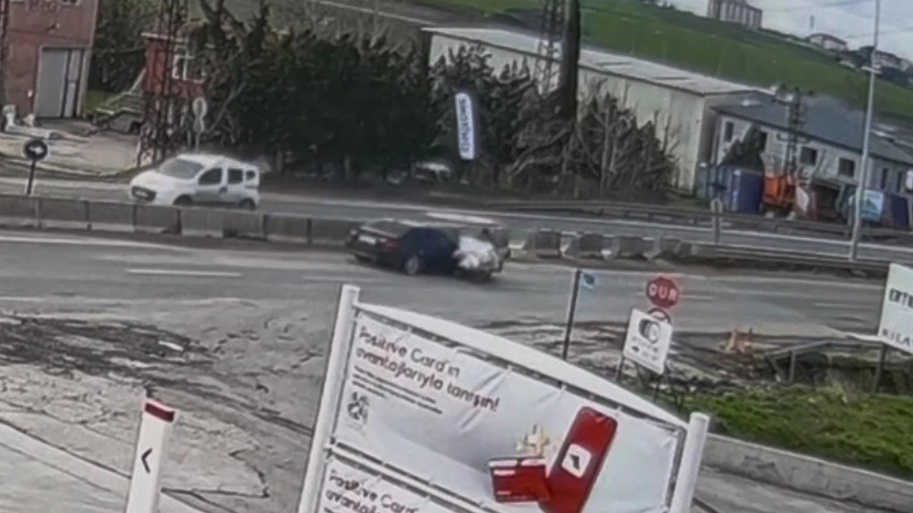 Otomobille çarpışan elektrikli bisiklet sürücüsü hayatını kaybetti