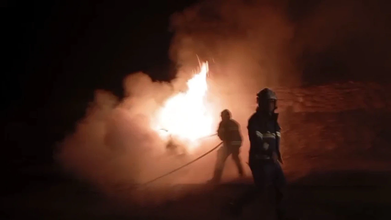 Mardin’de gece nöbetini alevler tuttu! Park halindeydi, ama tarih oldu...