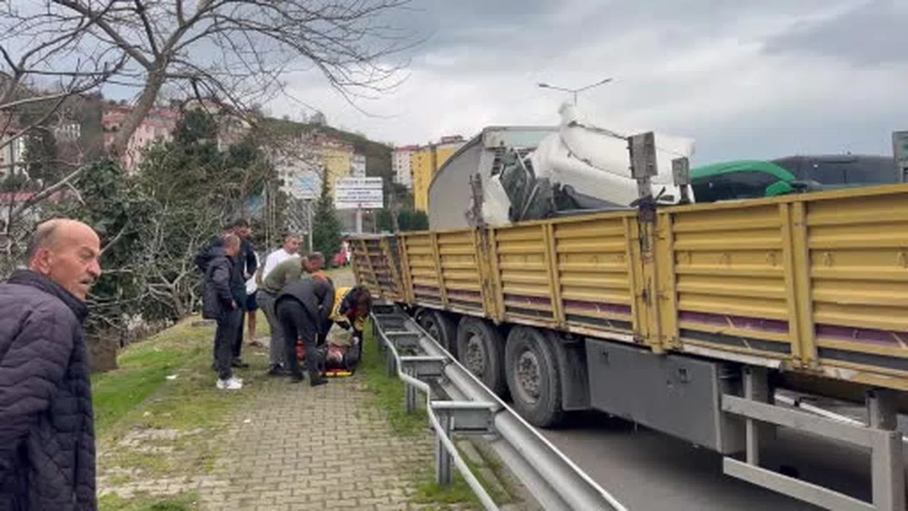Rize'de tırın peşine ölüm takıldı! Yardıma geldiler, hastanelik oldular...
