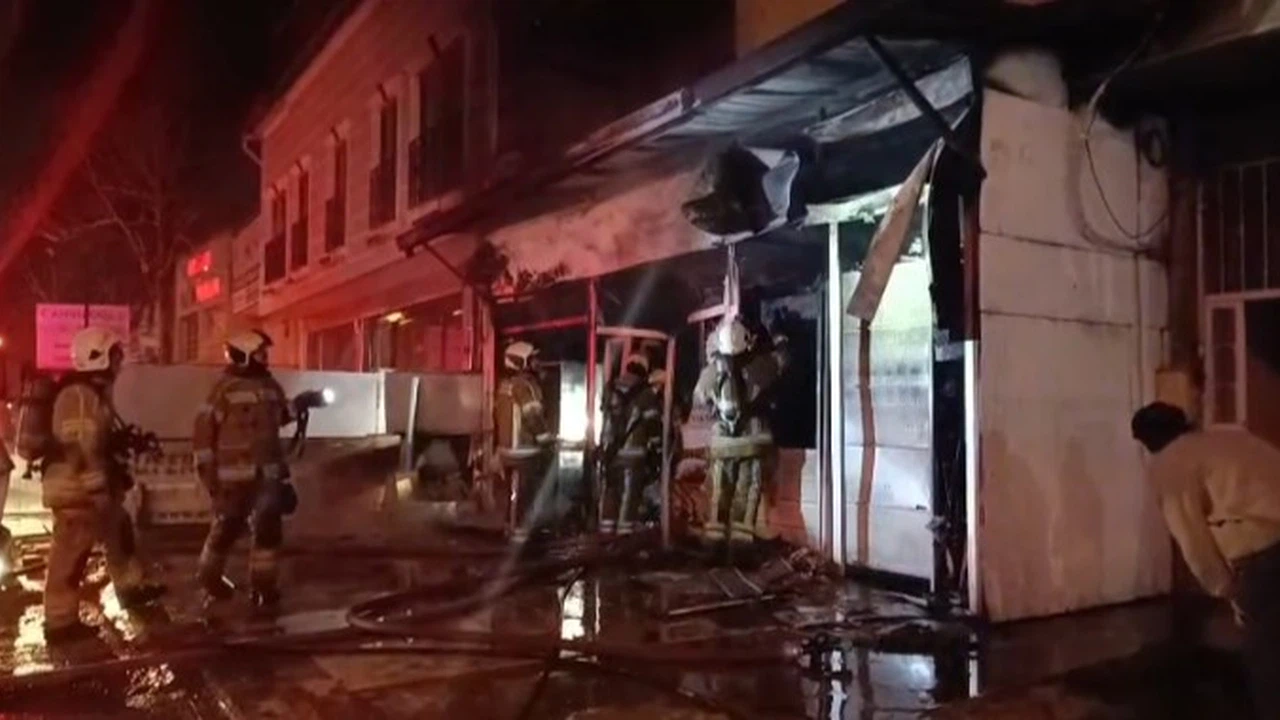 Yangın alt katta, panik üst katta... Alevler motosikleti yuttu, ev dumana boğuldu!