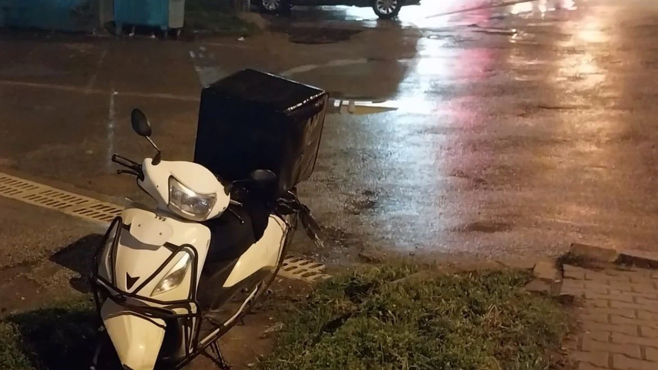 Ekmek peşindeydi, hastanelik oldu! Genç motokurye asfaltta metrelerce savruldu...