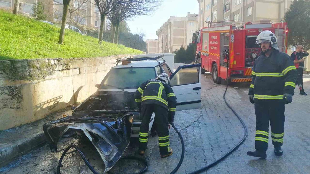 Park halindeki araçtan korkutan görüntü... Motoru çalıştırdı, kabusu başladı!