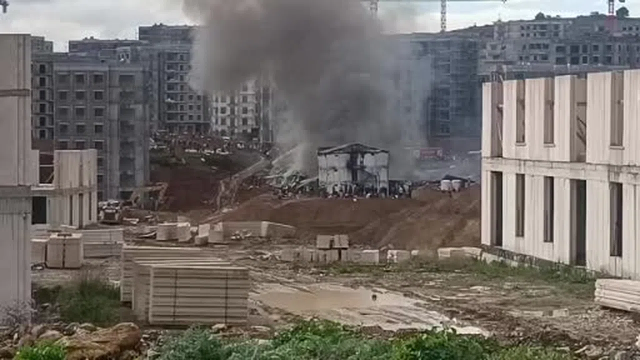 Tuzla’da alevler zincirleme yayıldı! İşçi konteynerleri cayır cayır yandı