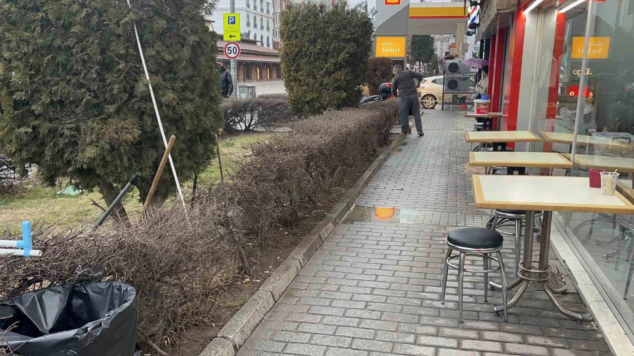 Eskişehir’de ‘Yan bakma’ dehşeti... Lokanta önünde kan lekeleri yıkandı, acı kaldı!