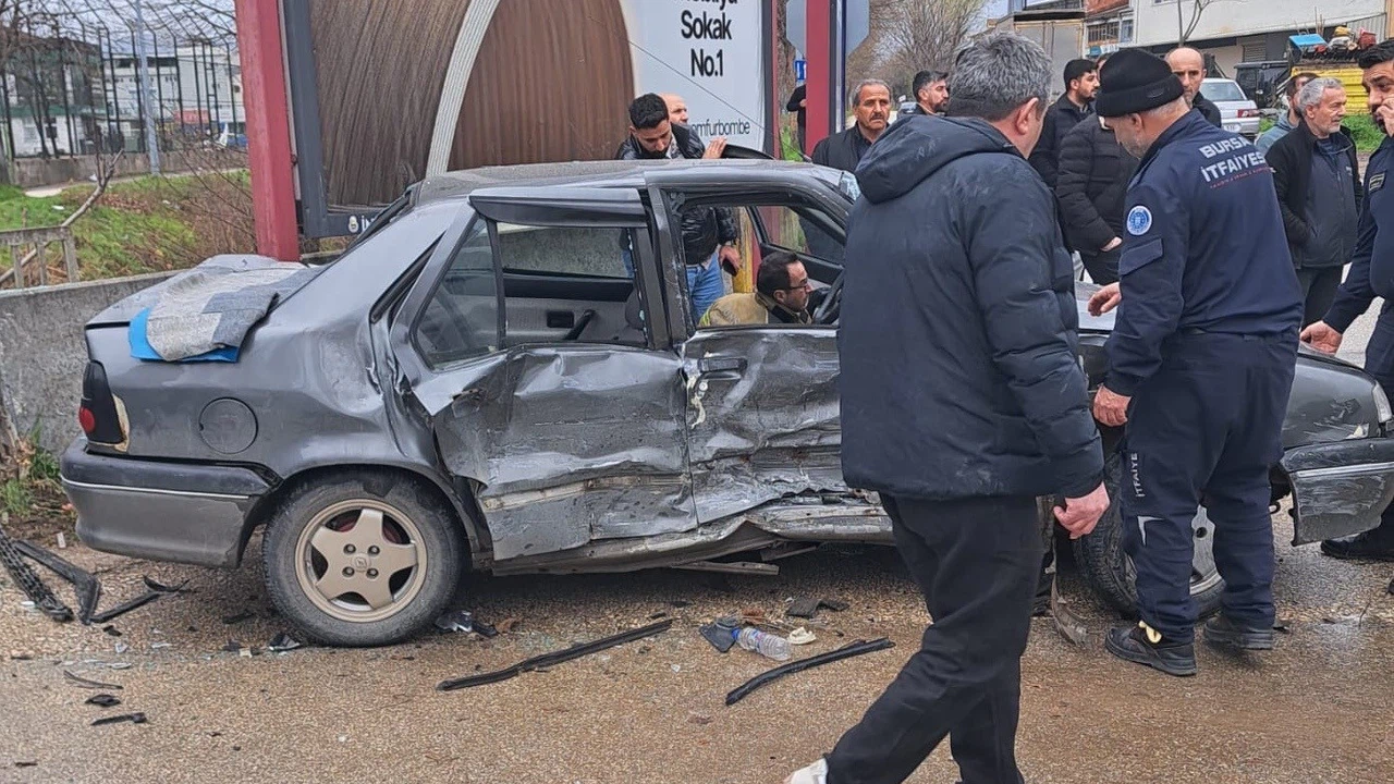 İnegöl’de facianın eşiğinden dönüldü: Araç savruldu, can pazarı yaşandı!