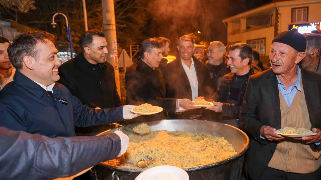 700 yıldır sürdürülen ’Kadir pilavı’ geleneği bu yıl da devam etti