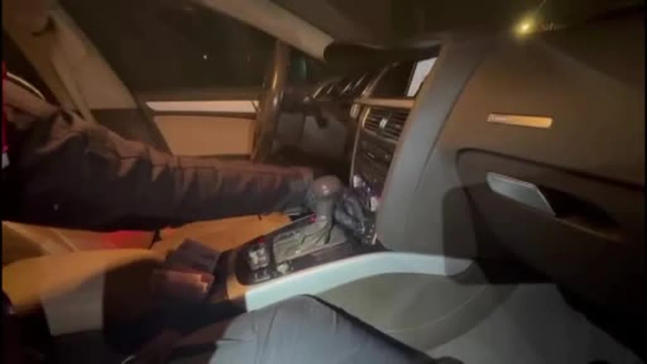 Ankara’da aracından ruhsatsız silah ve uyuşturucu çıkan şüpheli gözaltına alındı