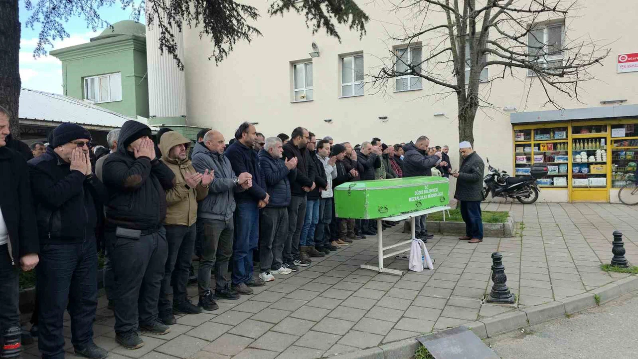 Halı sahada kalp krizi geçirmişti son yolculuğuna uğurlandı