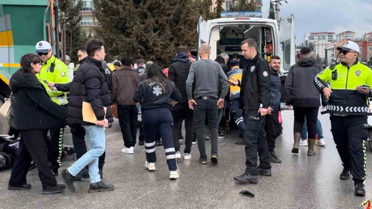 Kazada kamyonun altına sürüklenen motosikletteki 2 kişi yaralandı