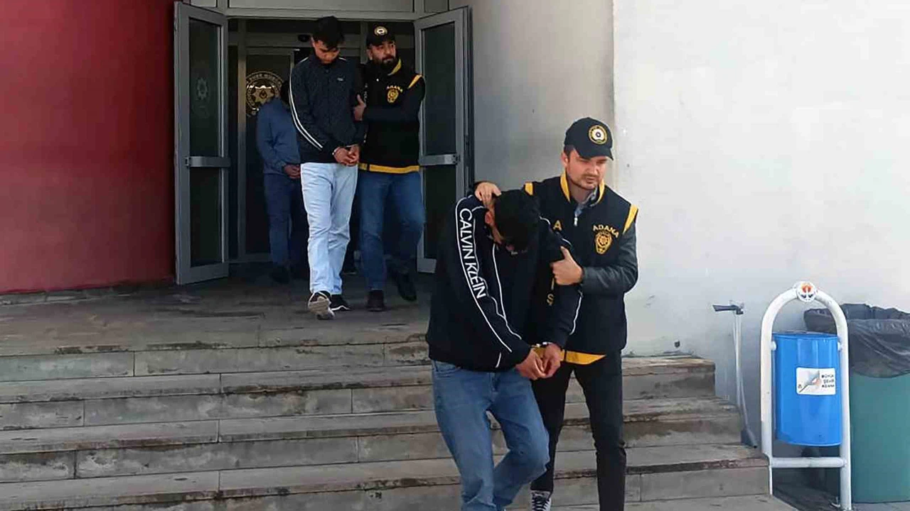 Adana'da 'Komiser Vedat' tuzağı... FETÖ korkusuyla 69 yaşındaki kadını böyle dolandırdılar!