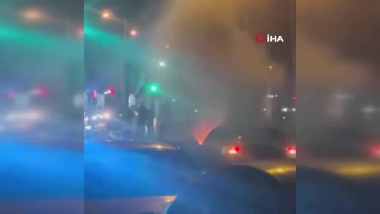 Küçükçekmece’de seyir halindeki otomobil alev alev yandı