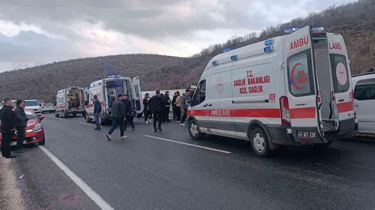 Mardin’de yolcu otobüsü devrildi: 24 yaralı