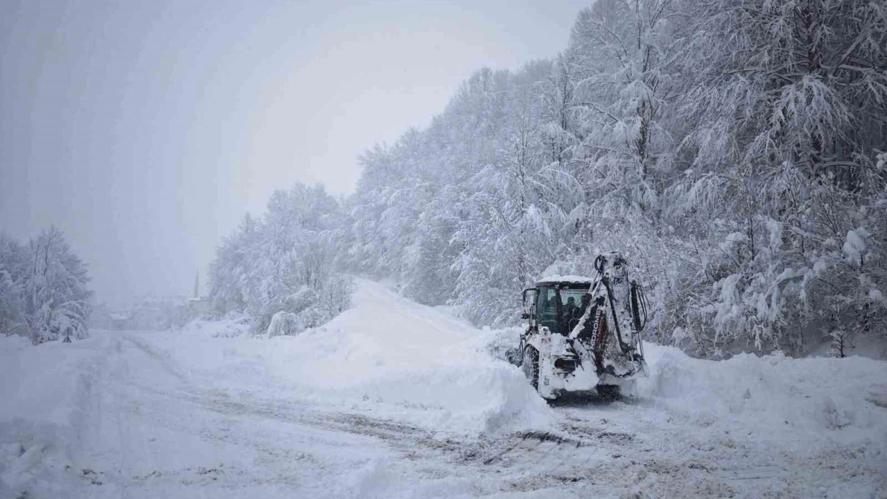 Ordu’nun 13 ilçesinde eğitime kar engeli