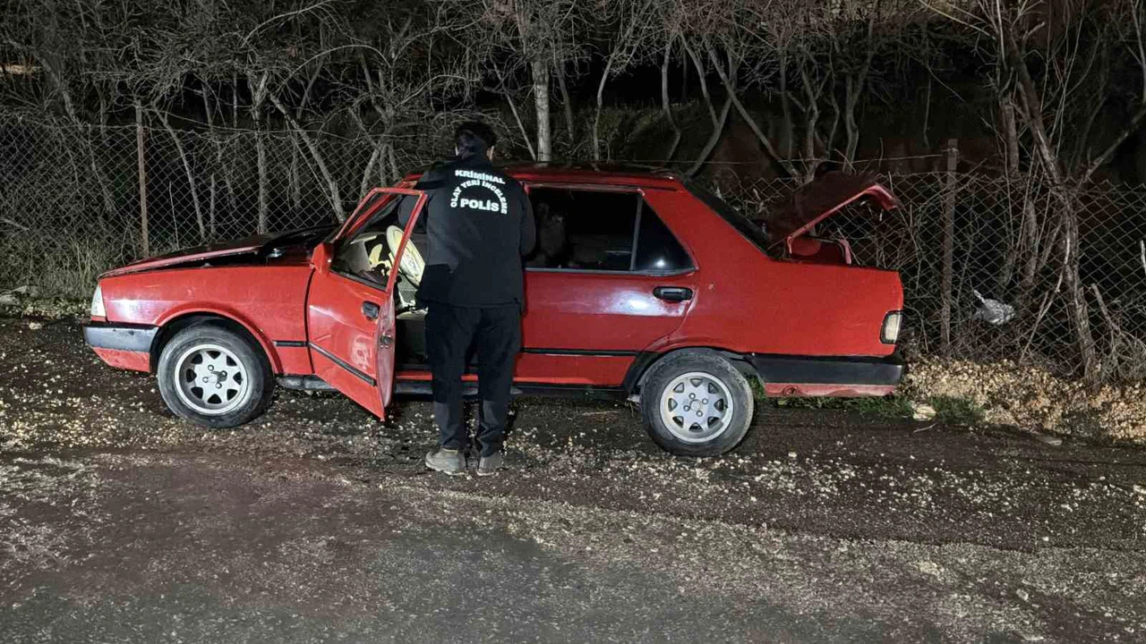 Park halindeki otomobil kundaklandı