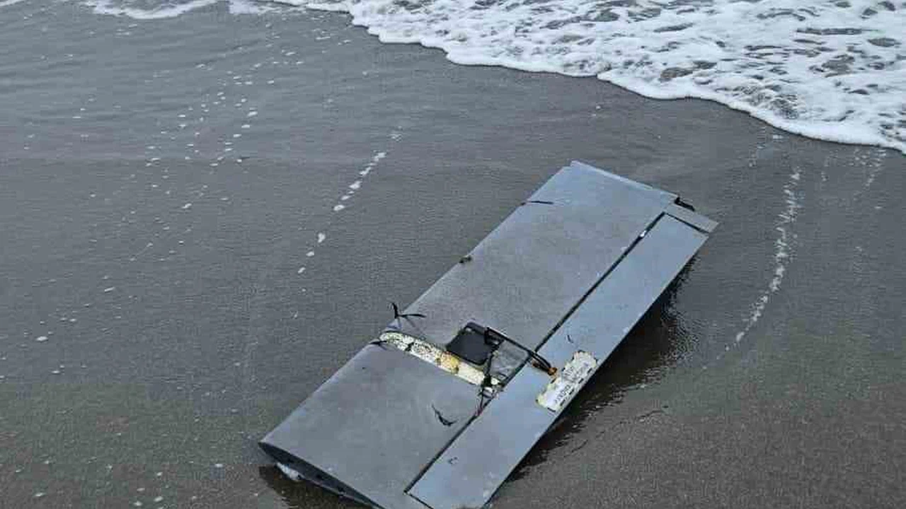 Sakarya’da sahile dron parçası vurdu