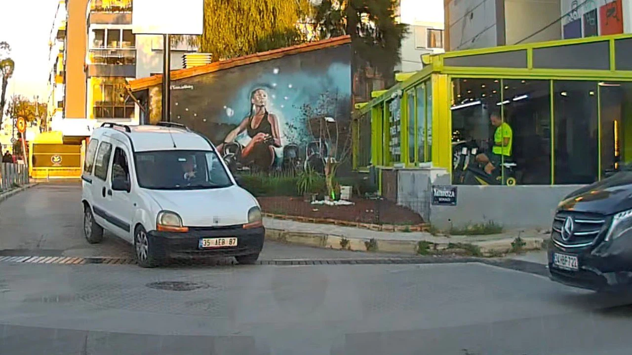 Ters yöne giren sürücünün kural ihlali araç kamerasına yansıdı