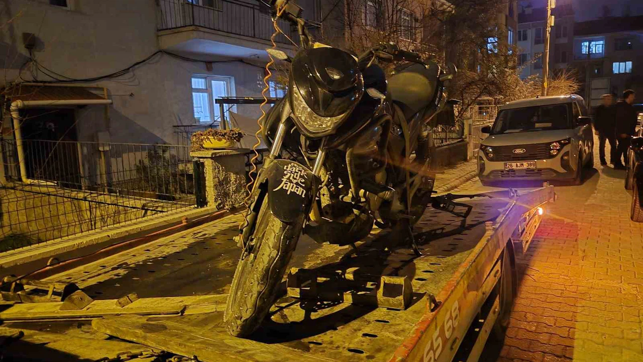 Kask yok, ehliyet yok, plaka yok… 17 yaşındaki gencin hız tutkusunun bedeli dudak uçuklattı!