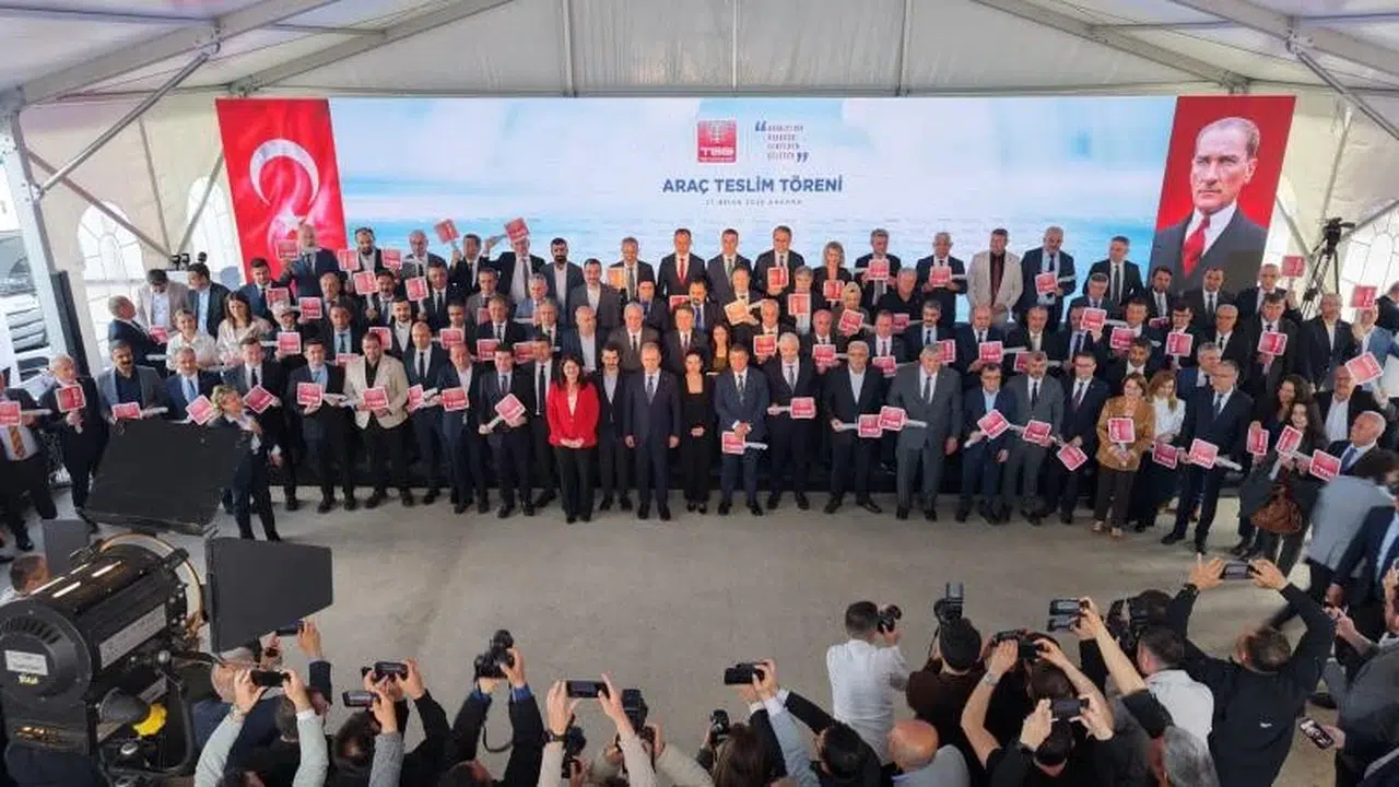 Belediyelerin yükünü hafifletmek için Ankara'da dev buluşma: 94 şehre 95 yeni araç