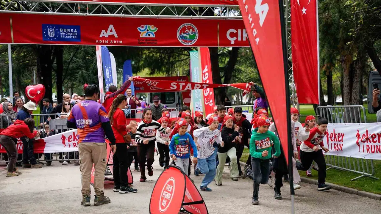 Bursa’da bayram coşkusu parkurlara taştı: 1000 çocuk aynı heyecanla koştu