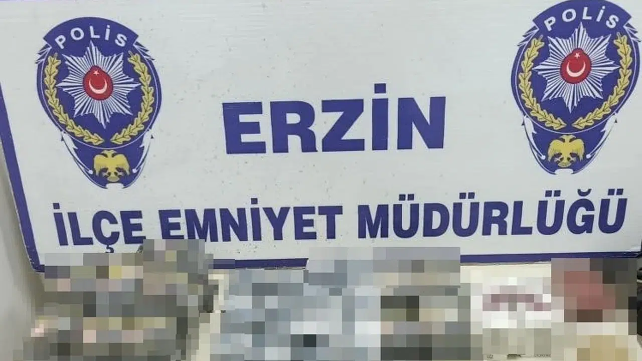 Erzin’de market baskını: Rafların arkasına gizlenmiş kaçak sigaralar yakalandı