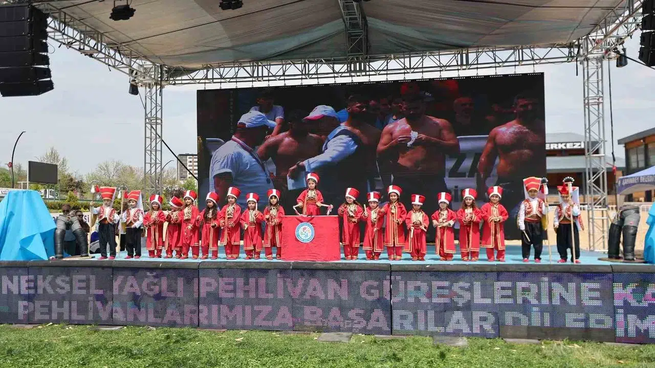 Sırt dönülen çocuklar er meydanında: Protokolden b…