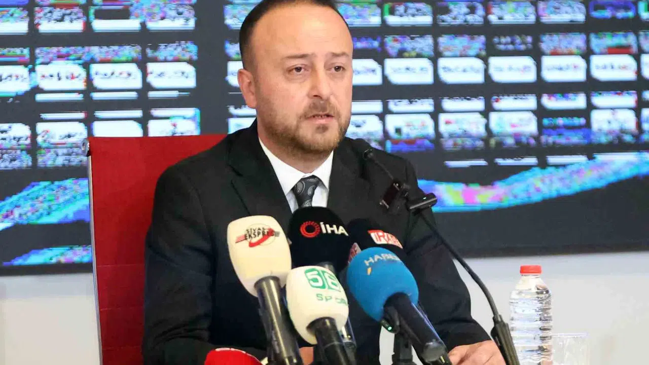 Sivasspor'da veda vakti: Burak Özçoban kongre kararını açıkladı
