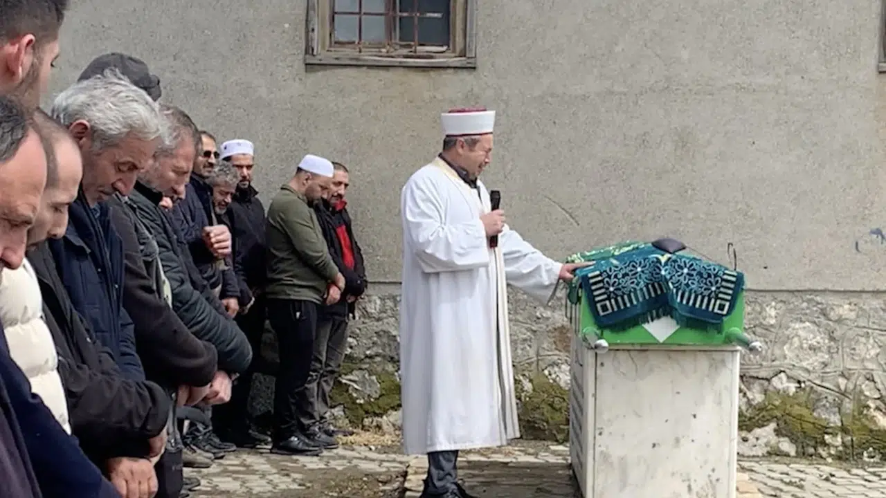 Köyün neşesi artık aramızda değil: İmamın gözyaşları yürekleri dağladı