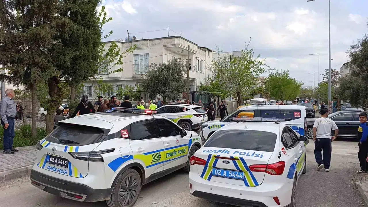 Trafikte gergin anlar: Maddi hasarlı kaza kavgaya dönüştü