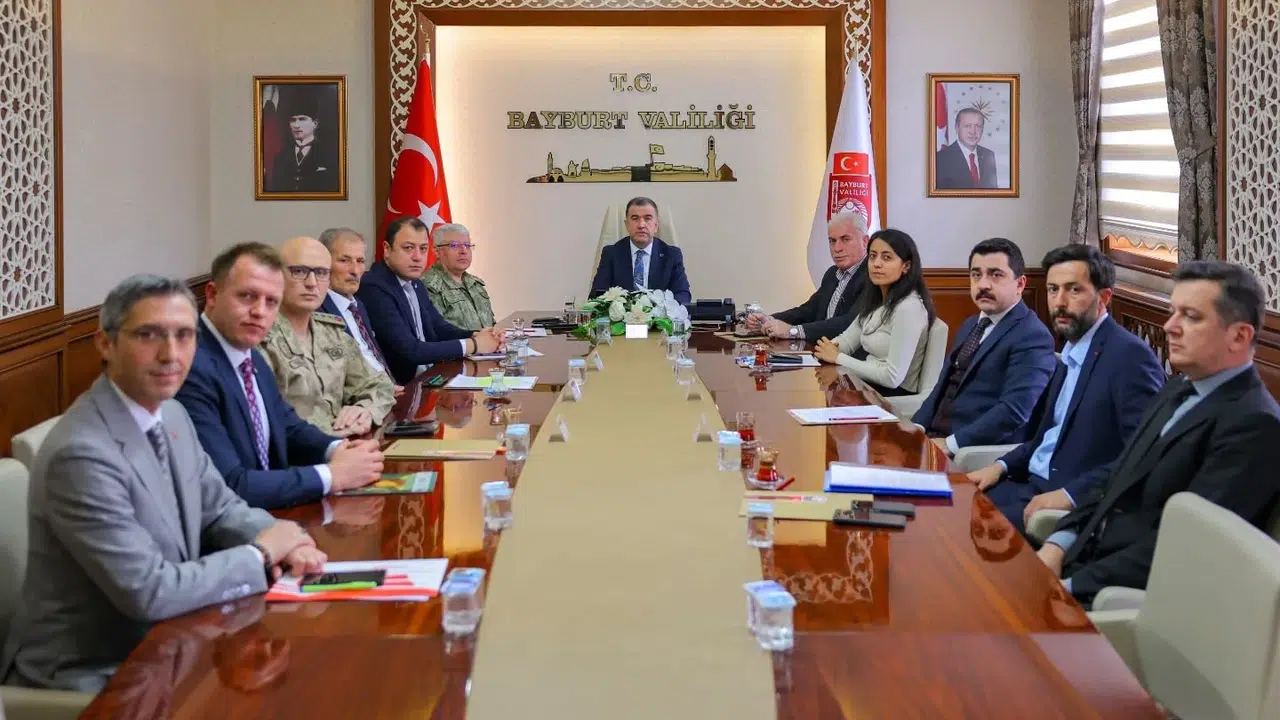 Bayburt'ta eğitimde güvenlik zirvesi: Öğrencilerin huzuru için yeni yol haritası