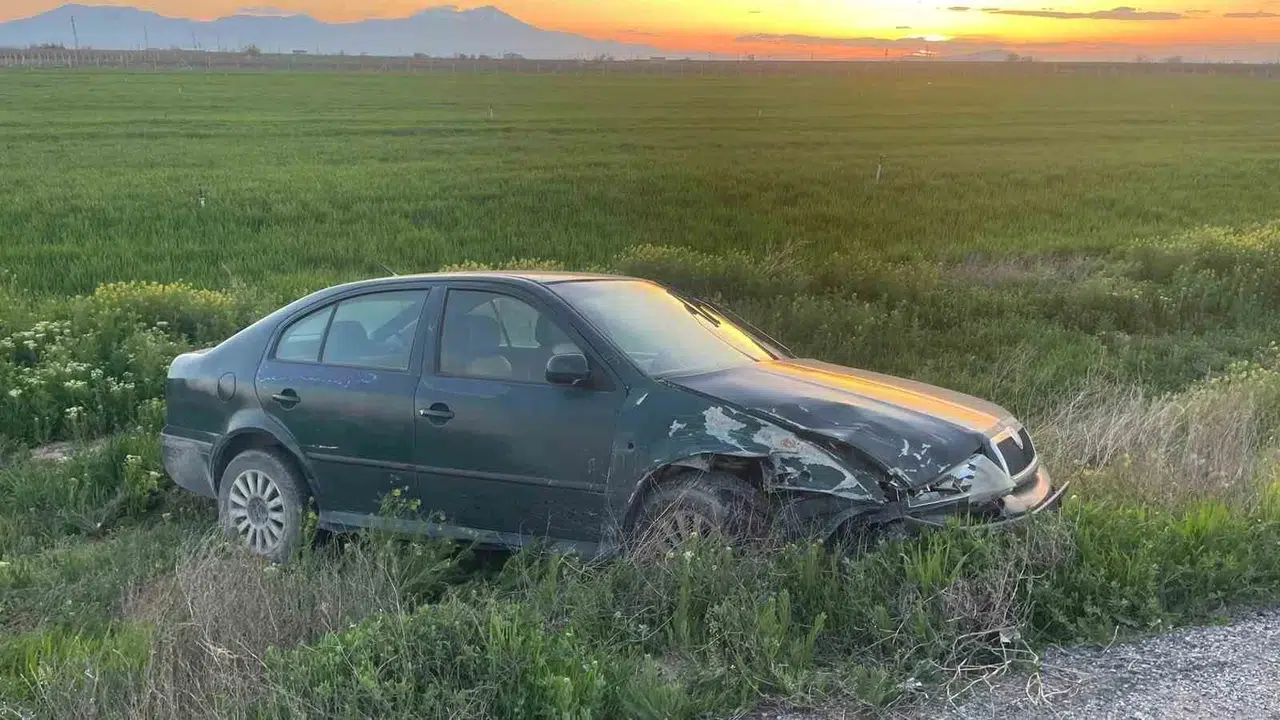 Karaman'da akşam saatlerinde dehşet anları: İki otomobil çarpıştı, araçlar şarampole sürüklendi