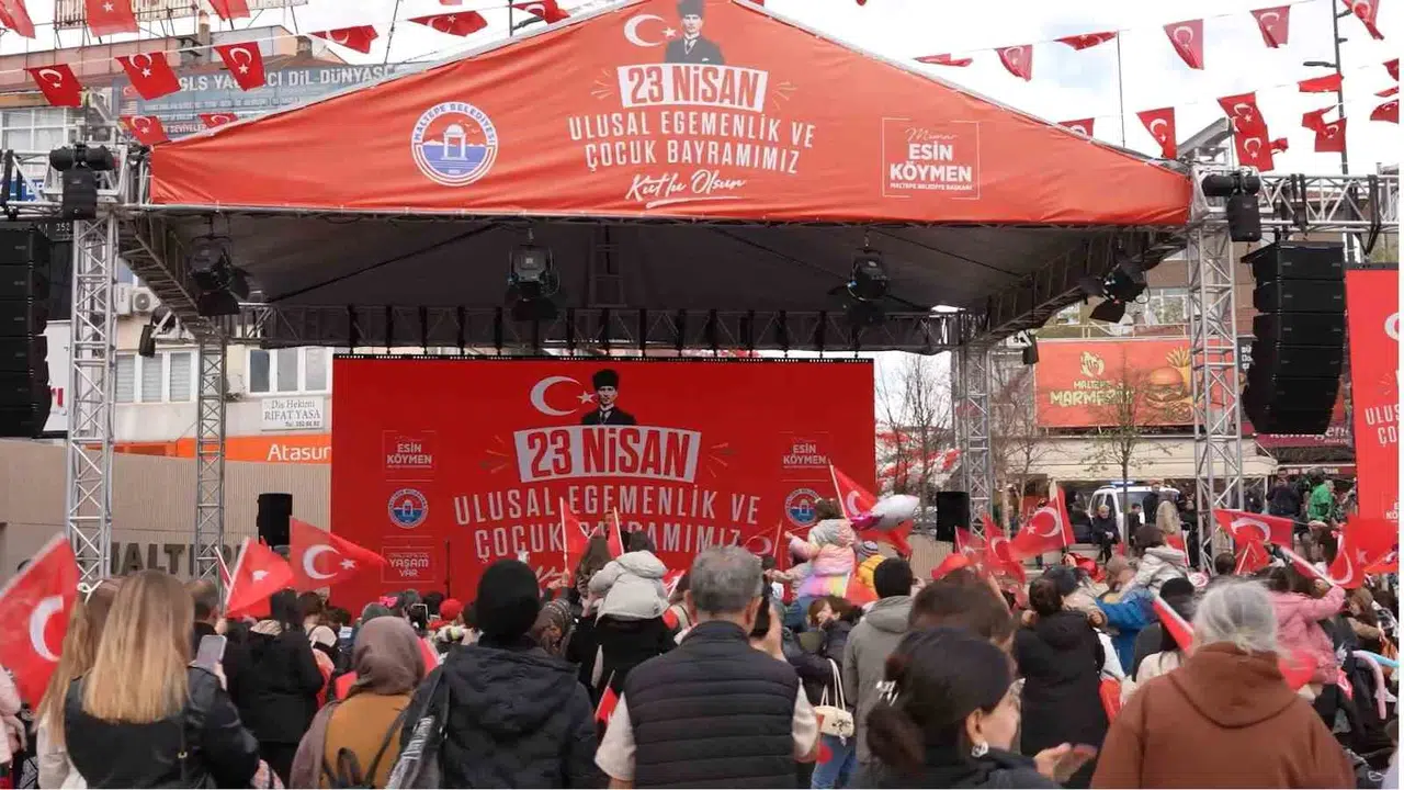 Maltepe’de 23 Nisan rüzgarı: Çocuklar bayramın tadını doyasıya çıkardı