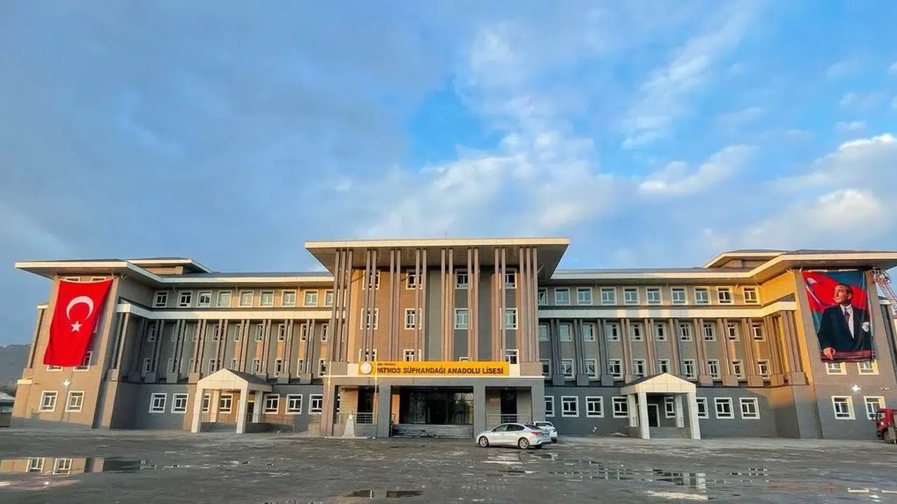 Sosyal medyada  yarın geliyorum  tehdidi: Okul paylaşımına yapılan yorum pahalıya patladı