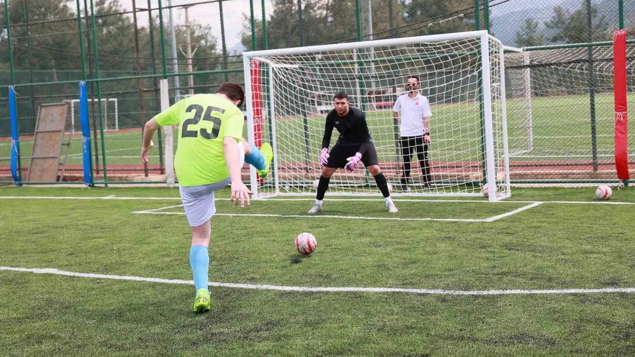 Denizli'de dev buluşma: Görme engelli futbolcuların yeni durağı Şirinköy oldu