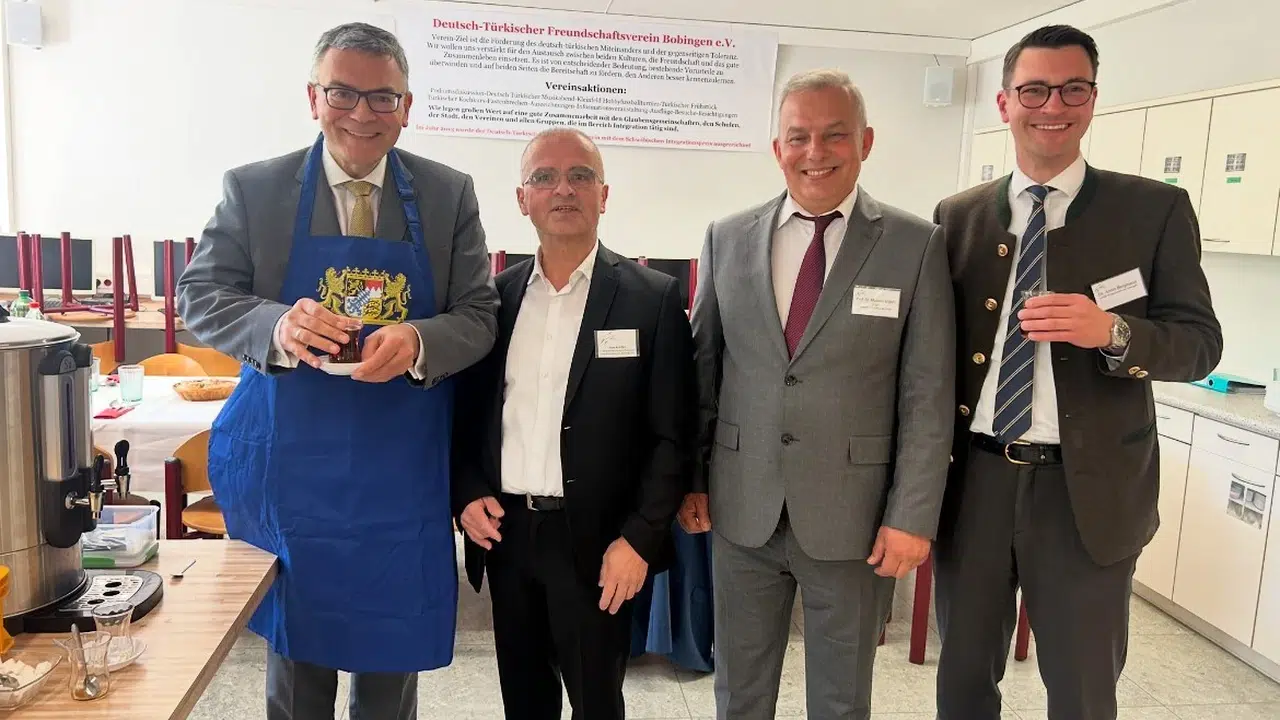 Almanya’da Türk rüzgarı: Aynı sofrada buluşan Alman ve Türkler dostluk köprüsü kurdu