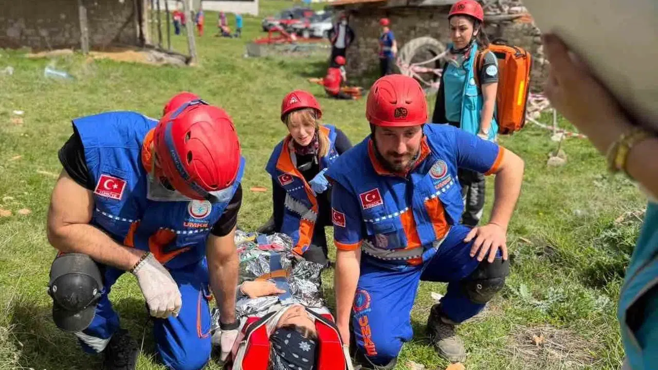 Eskişehir'de nefes kesen tatbikat: 45 kahraman olası afetlere karşı sahaya indi