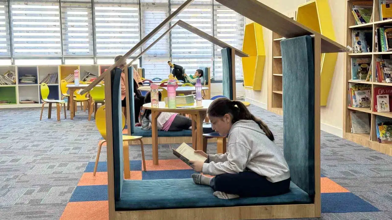 Kağıthane’de minik okurlara masalsı bir dünya: Hem eğleniyorlar hem öğreniyorlar