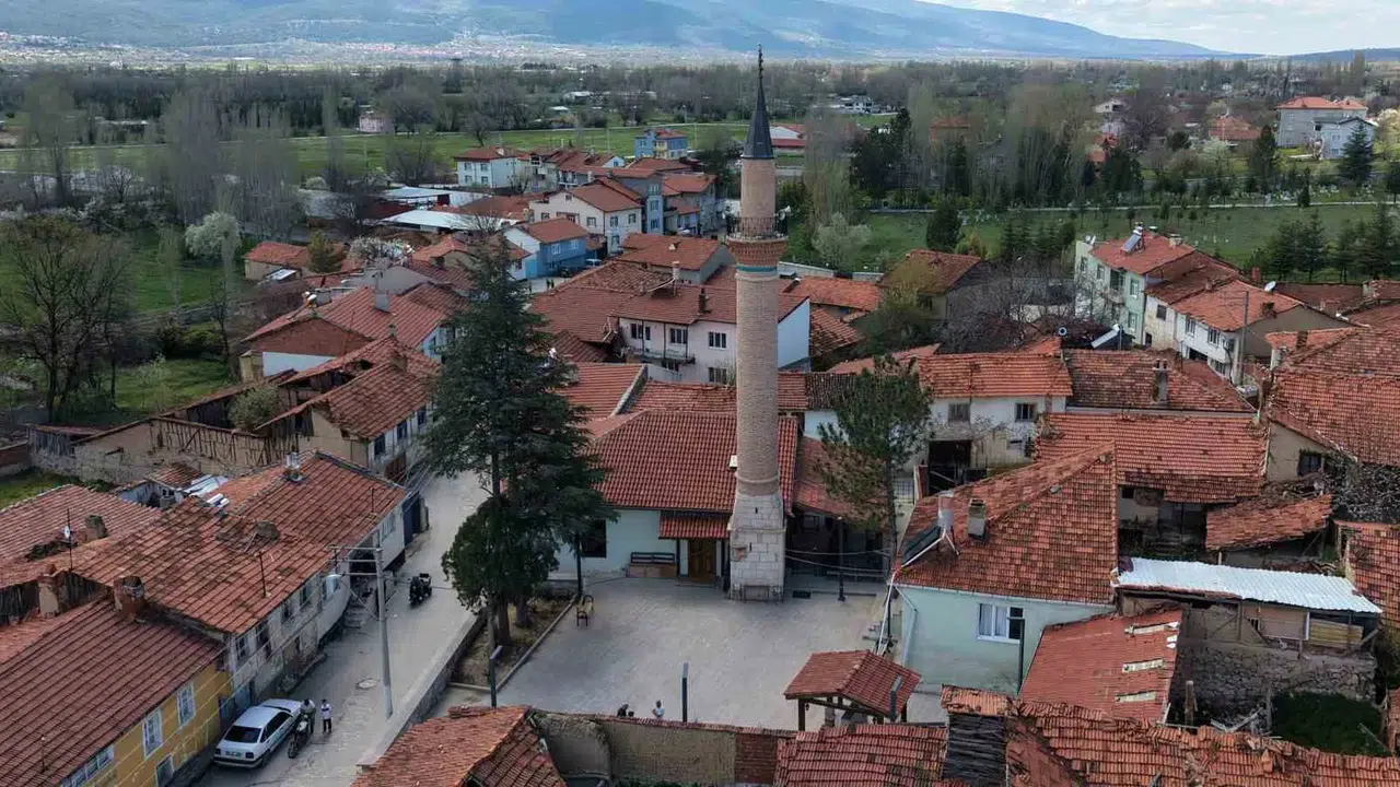 Kütahya’da duvarın içinden tarih çıktı: 300 parçalık gizemli harita gün yüzüne çıkıyor