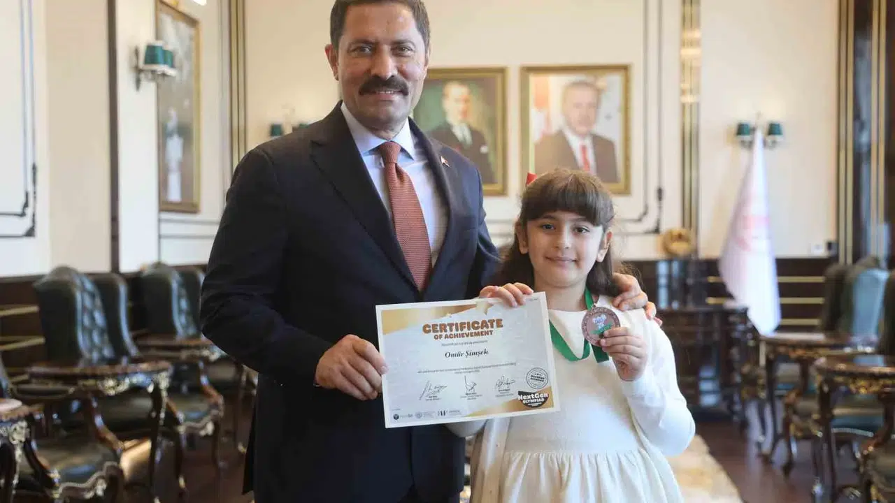 Şehit babasının vasiyetini unutmadı: Dünya üçüncüsü olan küçük Ömür, bu kez gözyaşlarıyla değil sevinçle geldi