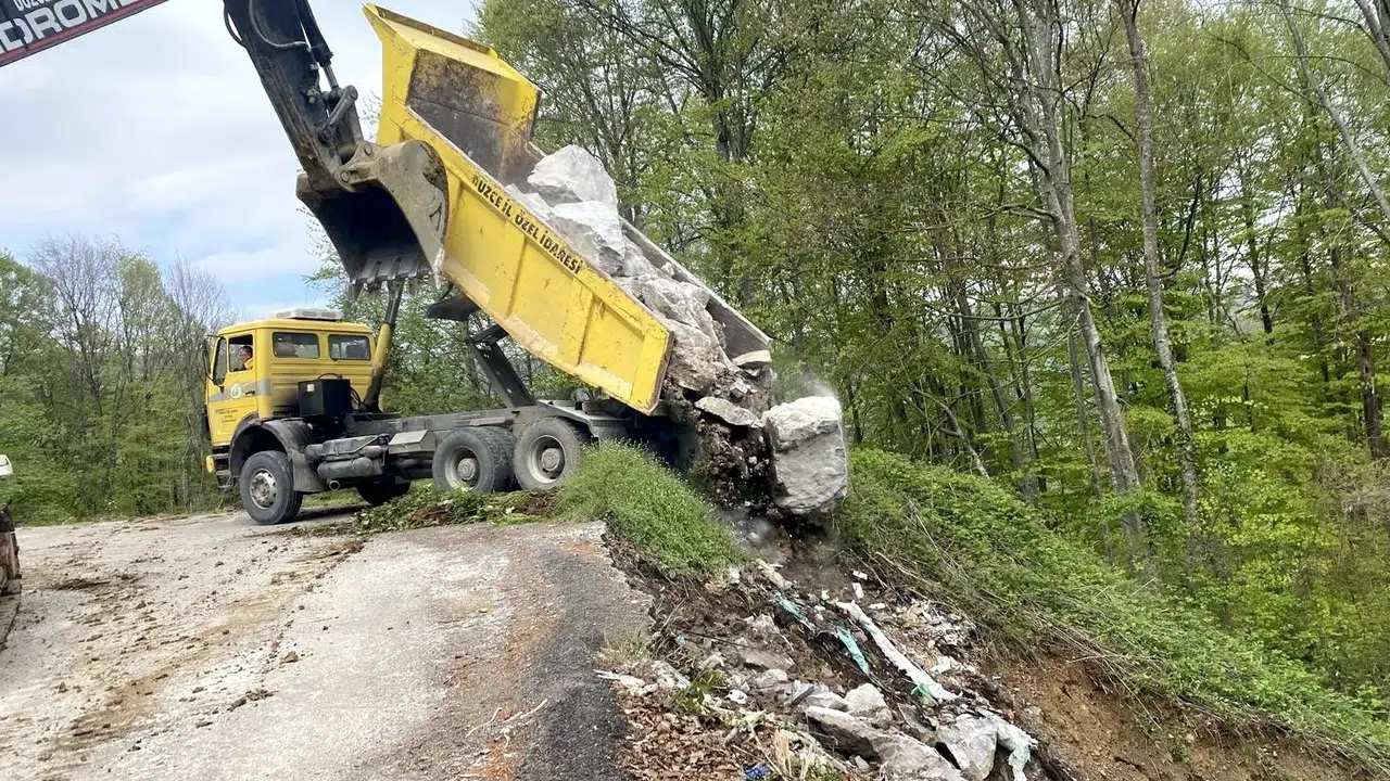 Yenitepe’de toprak hareketliliği korkuttu: Ekipler bölgeyi güvenli hale getirmek için seferber oldu