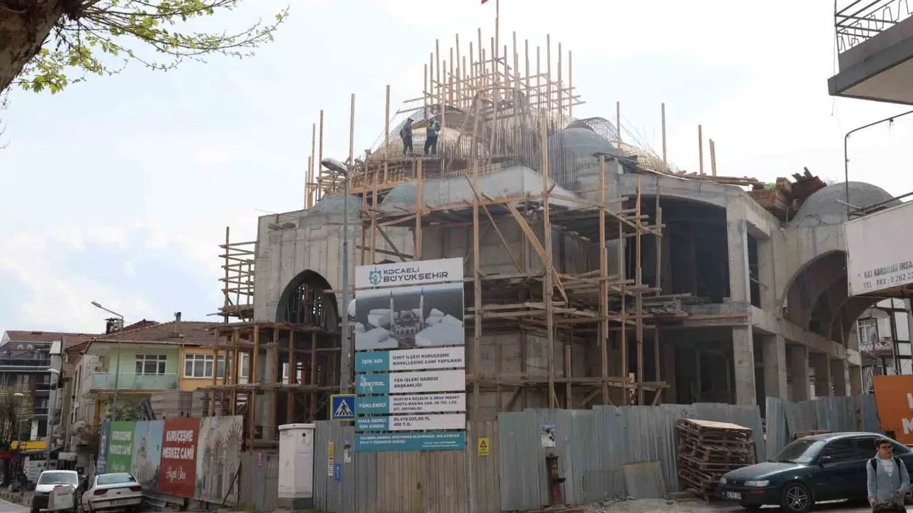 İzmit’in yeni simgesi yükseliyor: Kuruçeşme Merkez Cami’de sona doğru