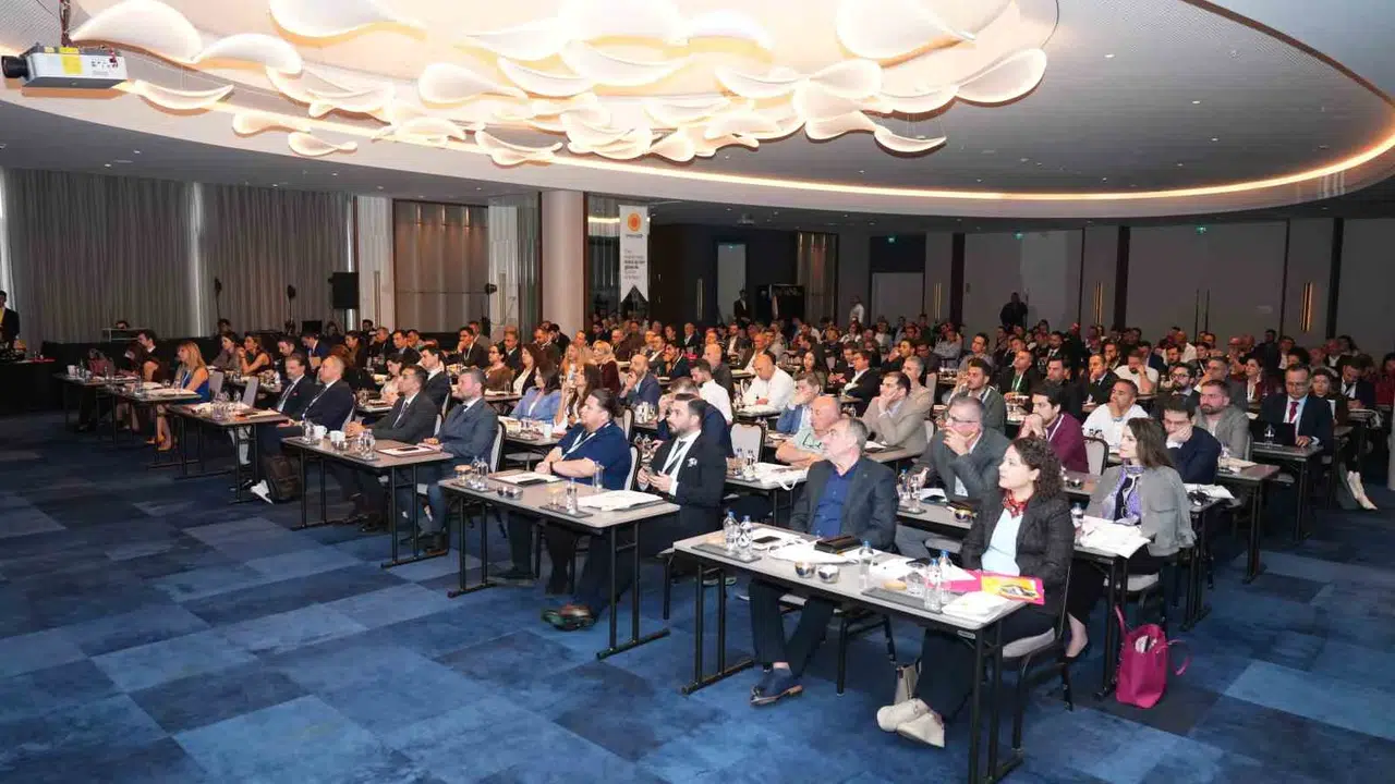 Antalya’da enerji zirvesi: İş dünyası yeşil dönüşüm için ortak akılda buluştu