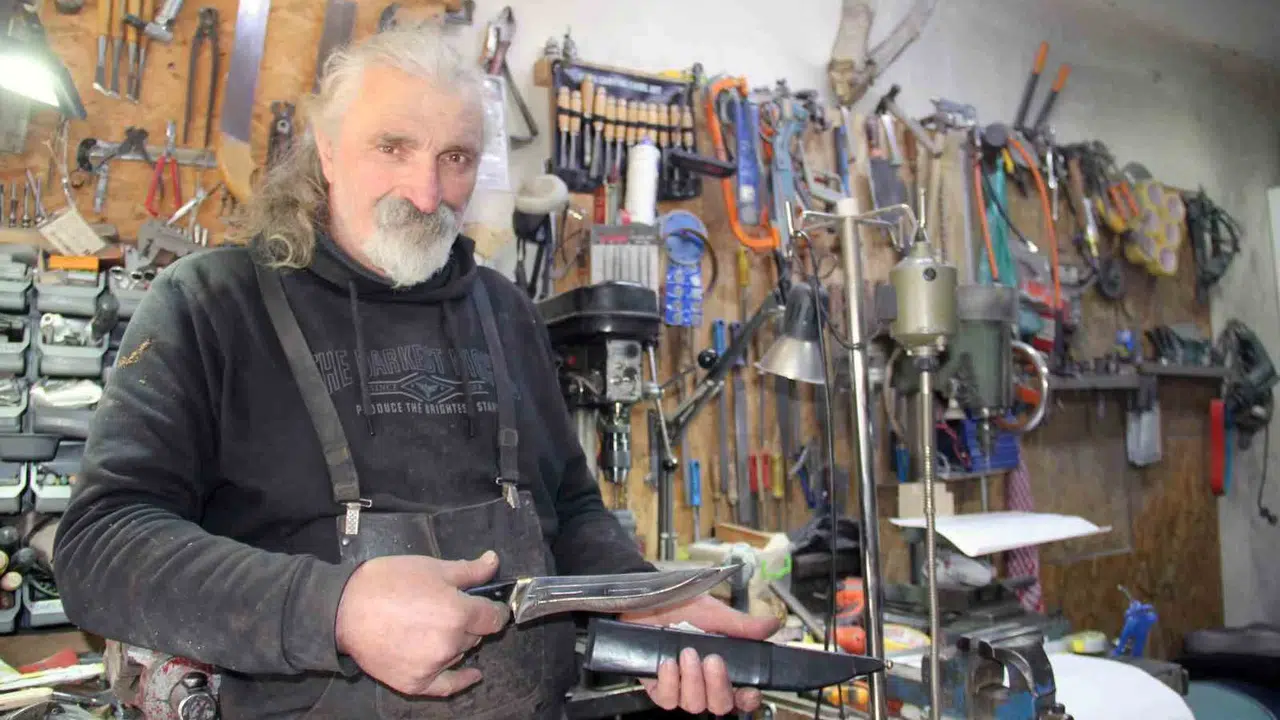 40 yaşında başladığı çıraklıkta usta oldu: Giresun’un asırlık bıçak mirasını elleriyle yaşatıyor