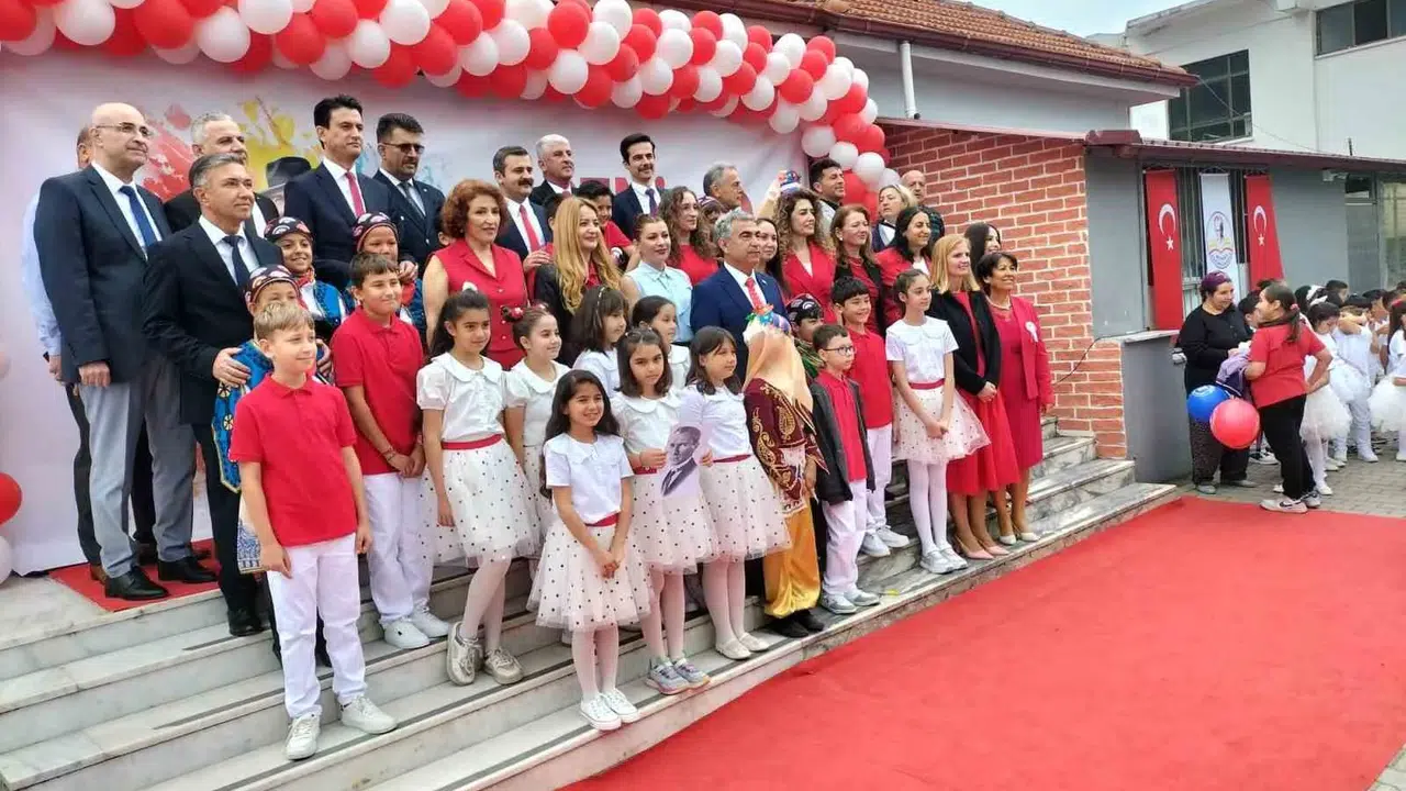 Köyceğiz’de 23 Nisan coşkusu: Miniklerin gösterileri izleyenleri büyüledi