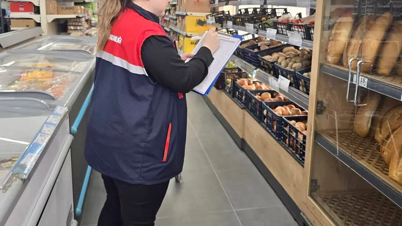 Afyonkarahisar’da market rafları mercek altına alındı: Fiyatlar anlık takip ediliyor