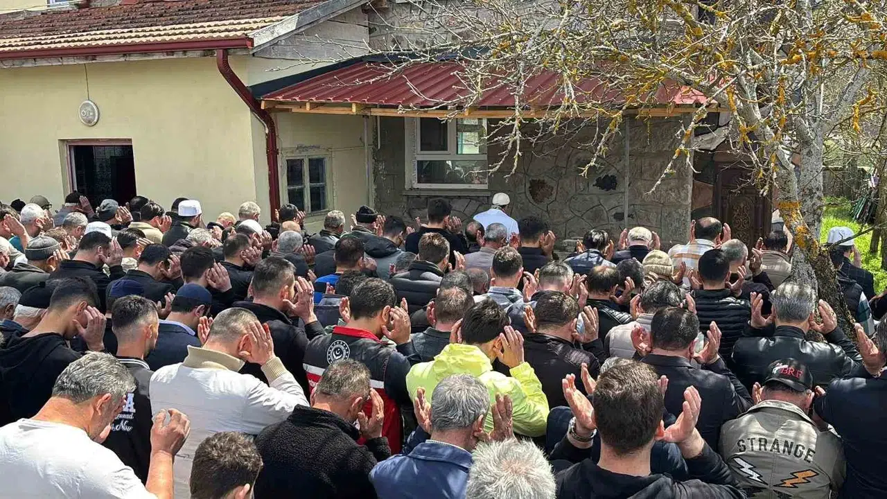 Bolu'da kan donduran vahşet: Eşine  bebeğe bir şey oldu  deyip kaçtı