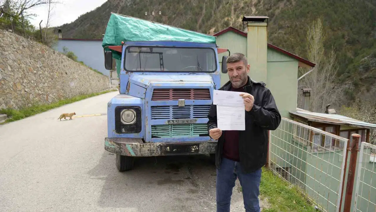 Kamyonu odunluk olarak kullanıyordu, köprü cezasıyla şoke oldu: Bakan Uraloğlu duruma el koydu