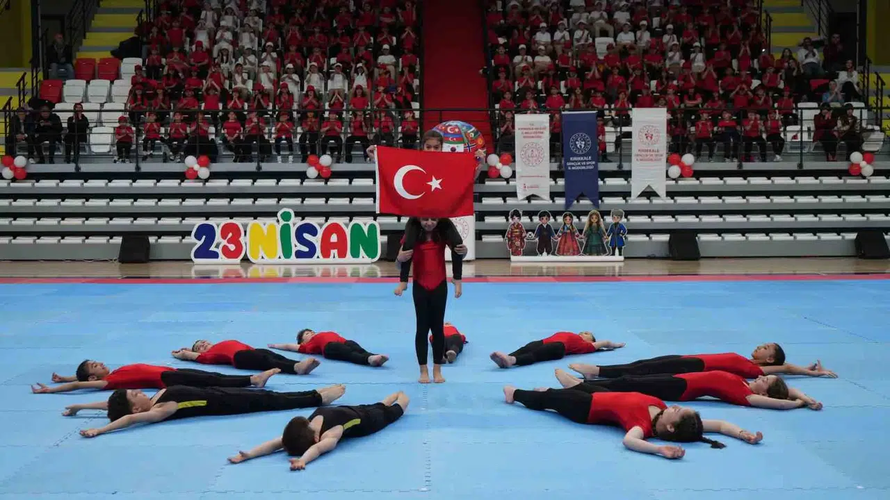 Kırıkkale’de 23 Nisan coşkusu: Minikler yeteneklerini sergiledi, salon bayram yerine döndü