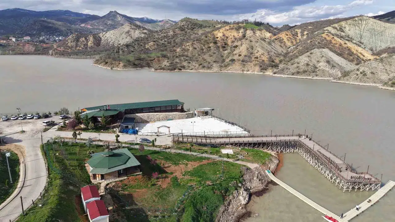 Tunceli’de doğa bayram ediyor: Uzunçayır Baraj Gölü’nde bereketli yükseliş